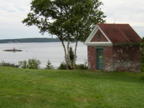 Ledge marker and Oil House at Fort Point Light in Stockton Springs (2007)