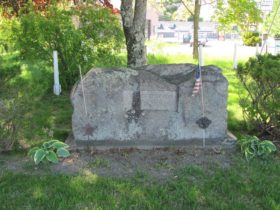 Stone monument "Site of Fort 1753, First Church 1768" in Standish near the intersection of routes 25 and 35