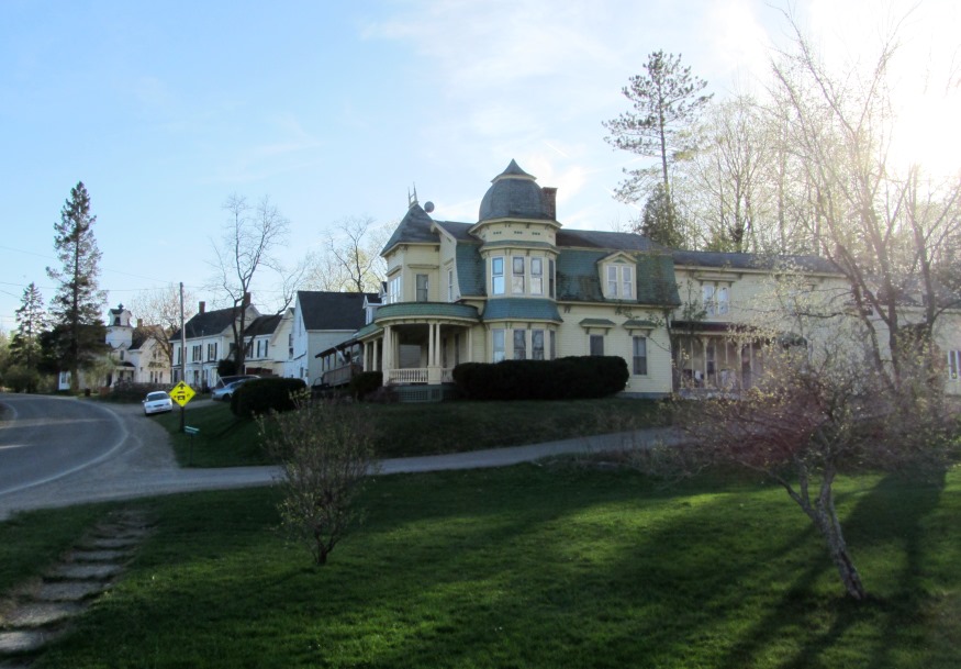 The Geneva House and other grand houses in Danforth Village (2013)