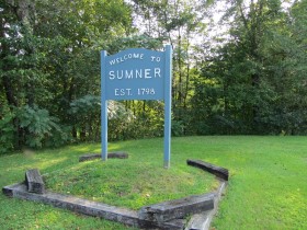 Sign: "Welcome to Sumner, EST. 1798"