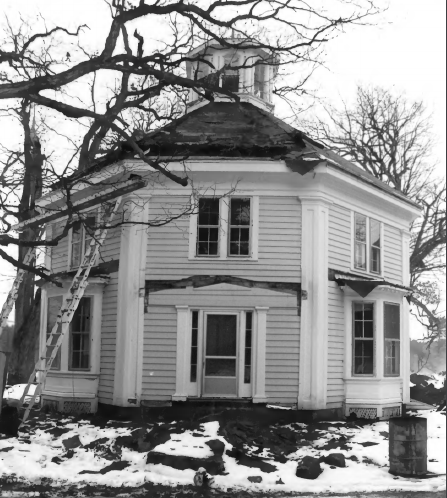 This image has an empty alt attribute; its file name is Limington-Chase-Octagon-House.png