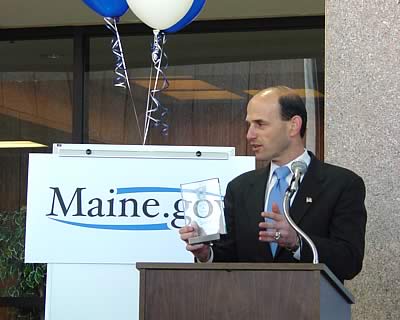 Center for Digital Government presents first place award for its annual Best of the Web competition to Governor Baldacci, January 27, 2005.