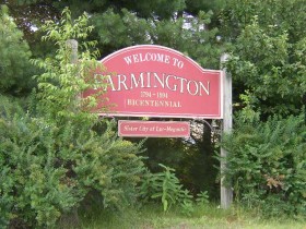 sign: "Welcome to Farmington, 1774-1994, Bicentennial" (2003)