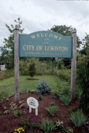 Sign: Welcome to the City of Lewiston (2002)