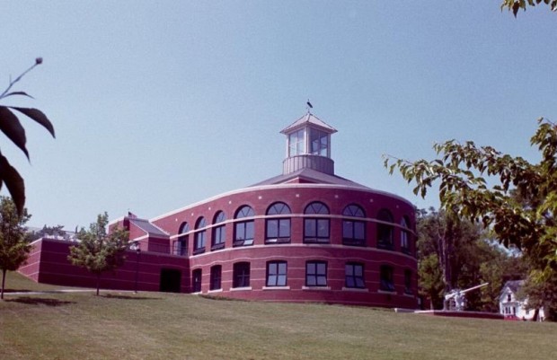 Harold Alfond Student Center (2001)